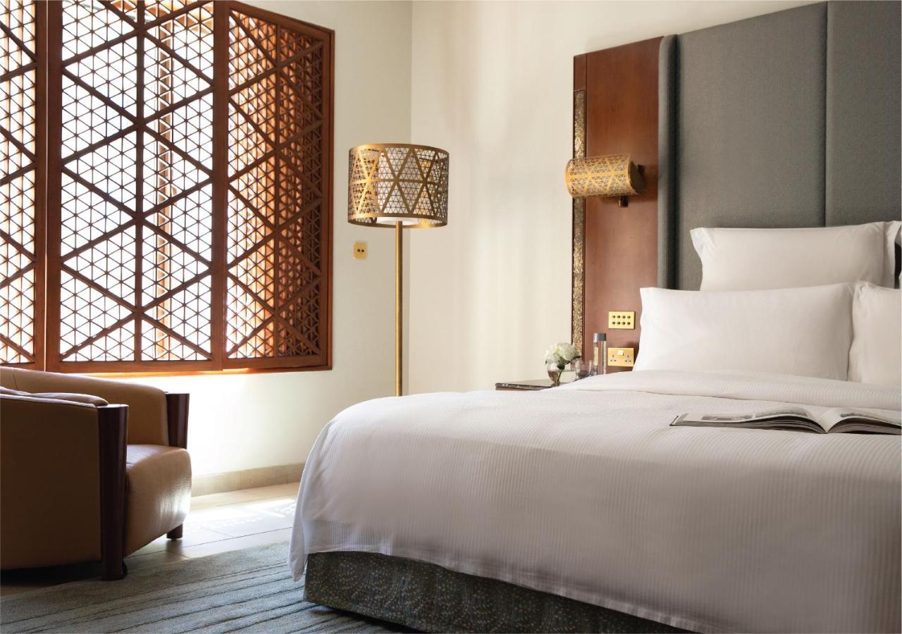 Jumeirah Messilah Beach Kuwait Kuwait City Eksteriør billede A guest room at the Ritz-Carlton, DIFC