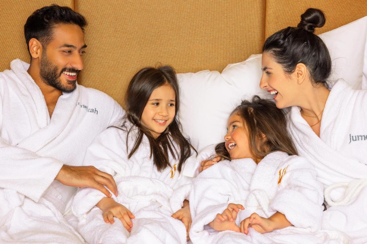 Jumeirah Messilah Beach Kuwait Kuwait City Eksteriør billede Family at the spa