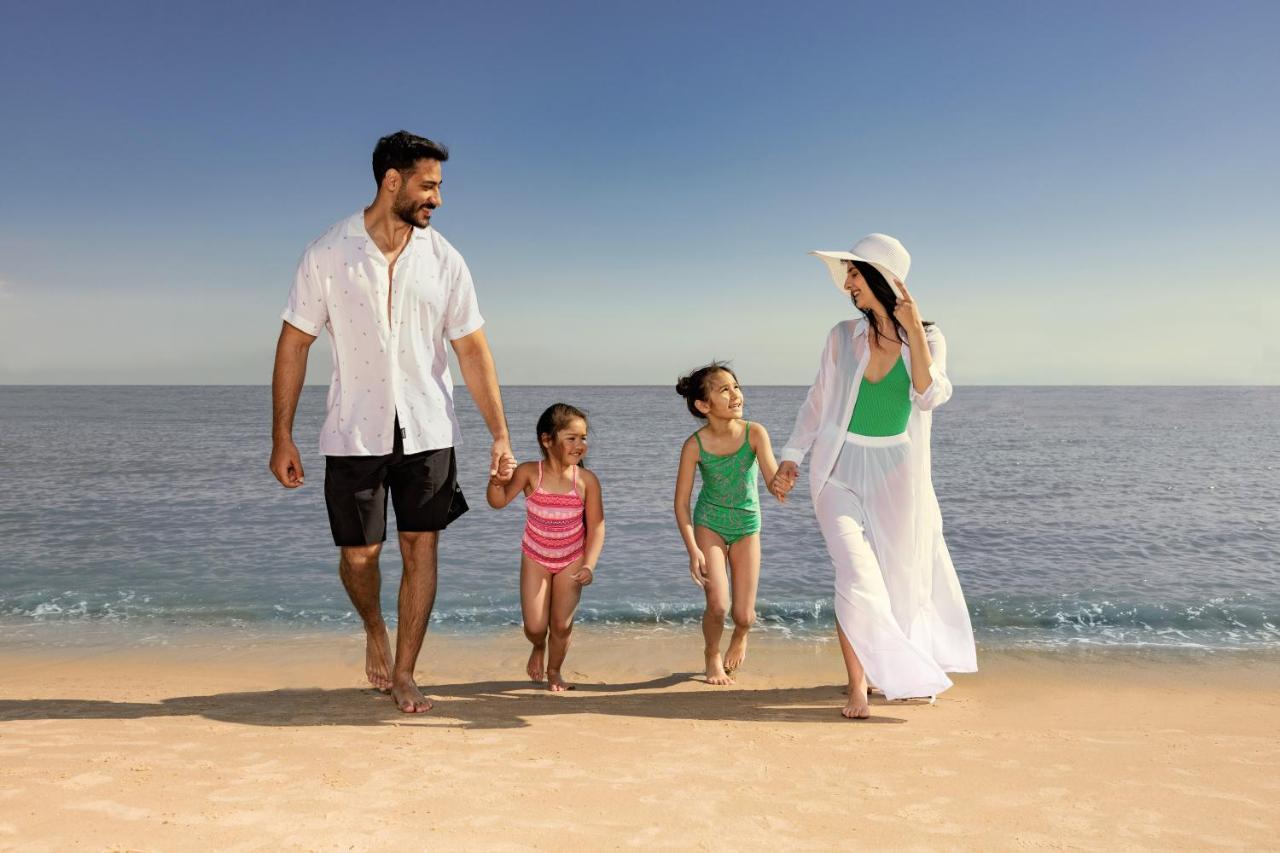 Jumeirah Messilah Beach Kuwait Kuwait City Eksteriør billede Family on the beach
