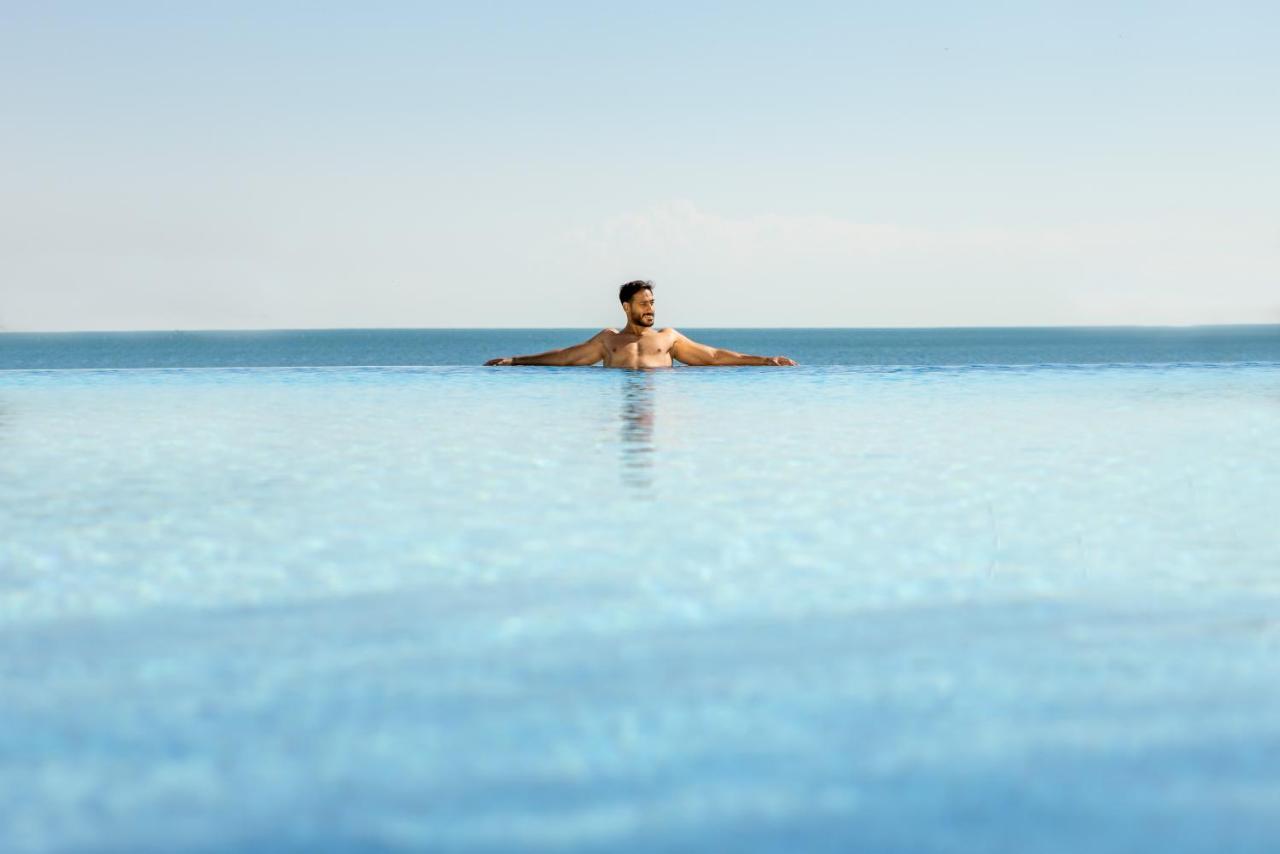 Jumeirah Messilah Beach Kuwait Kuwait City Eksteriør billede Infinity pool