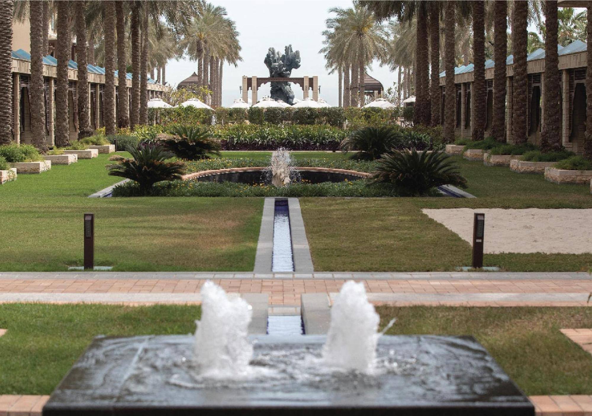 Jumeirah Messilah Beach Kuwait Kuwait City Eksteriør billede Fountains at the resort