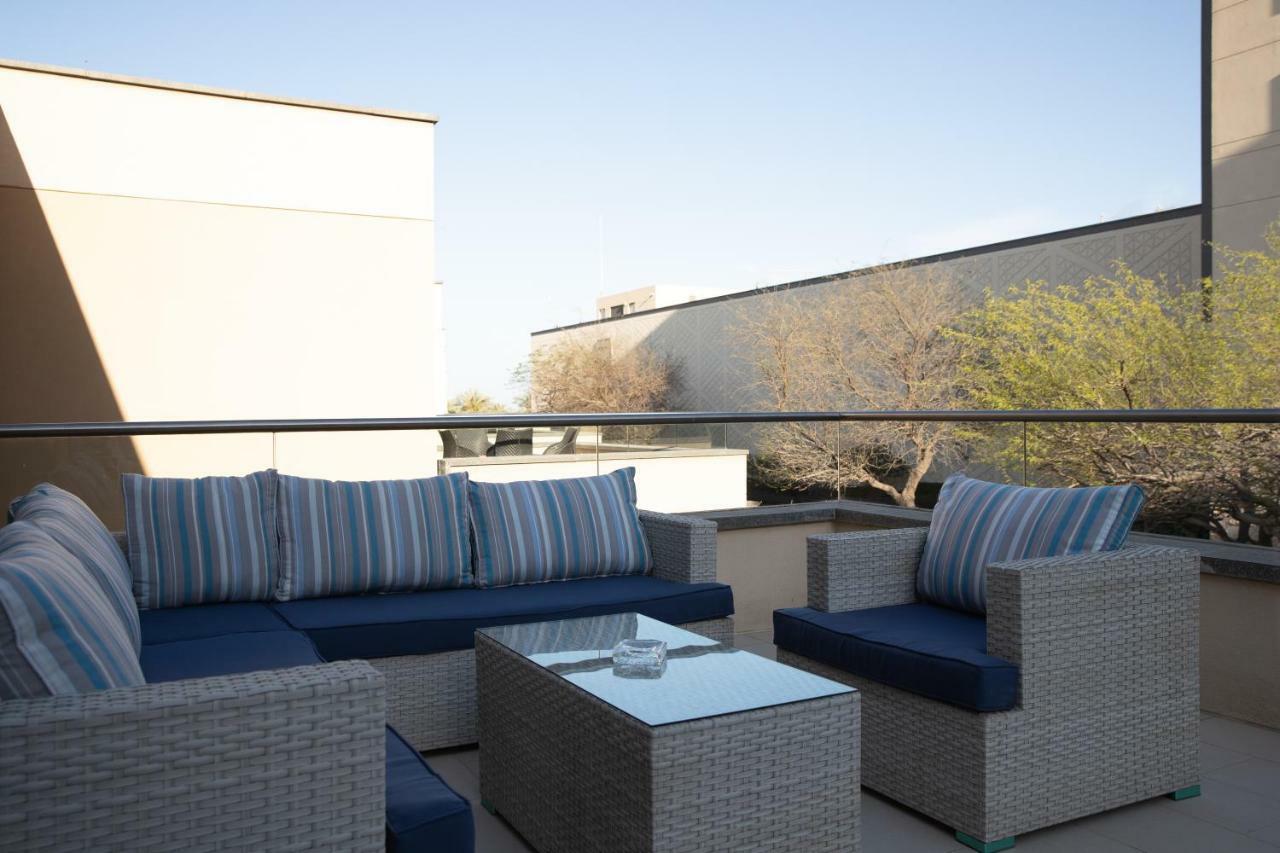 Jumeirah Messilah Beach Kuwait Kuwait City Eksteriør billede A rooftop lounge at the Hotel Indigo in Scottsdale, Arizona